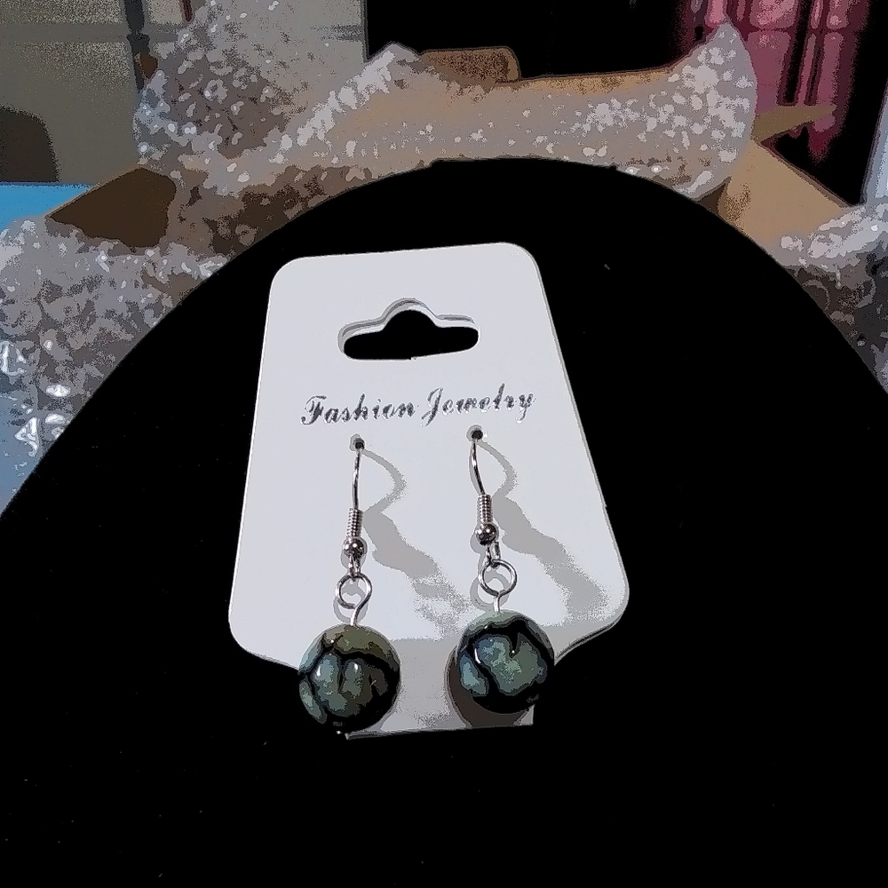 Gorgeous marbled earrings
